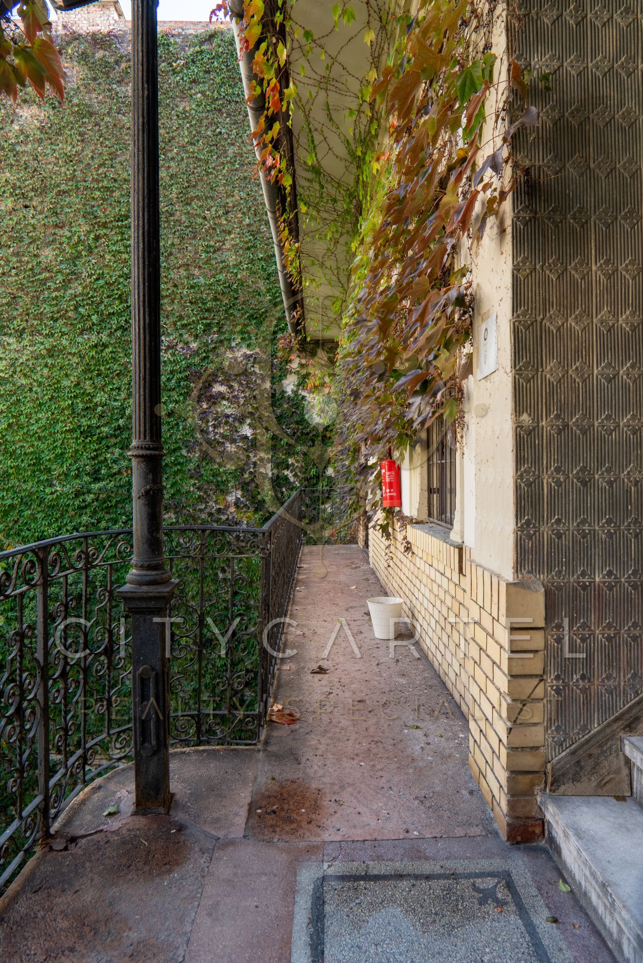 A fájl már létezik a célhelyen: import/kepek/vizjeles_4491376.jpg
For sale Condominium Budapest, VI. kerület  1077 m<sup>2</sup> 3800000 EUR