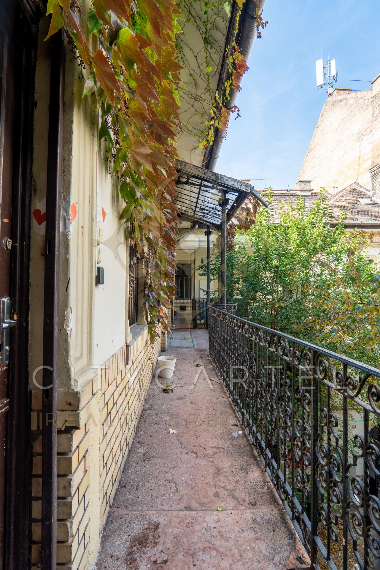 A fájl már létezik a célhelyen: import/kepek/vizjeles_4491379.jpg
For sale Condominium Budapest, VI. kerület  1077 m<sup>2</sup> 3800000 EUR