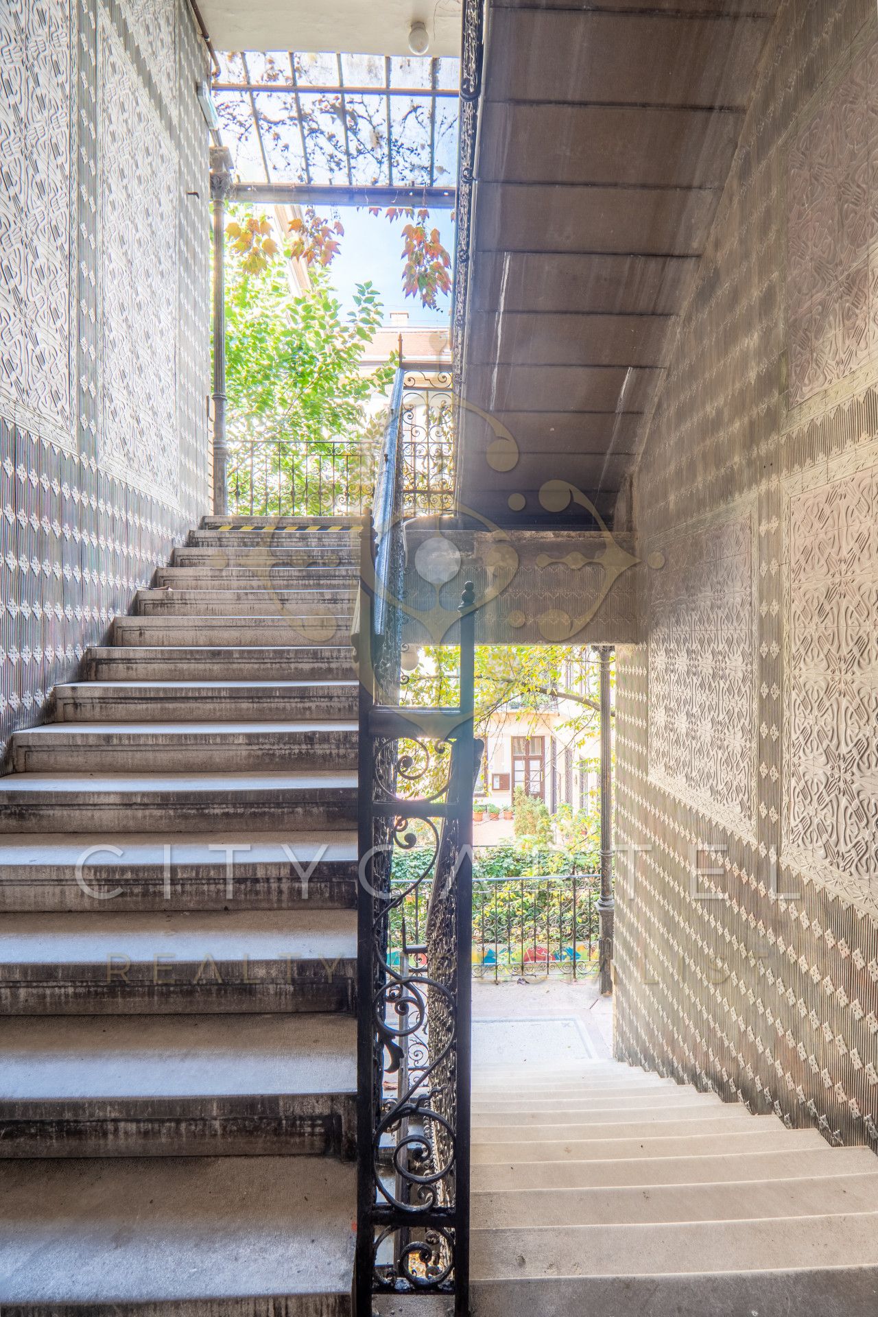 A fájl már létezik a célhelyen: import/kepek/vizjeles_4491391.jpg
For sale Condominium Budapest, VI. kerület  1077 m<sup>2</sup> 3800000 EUR