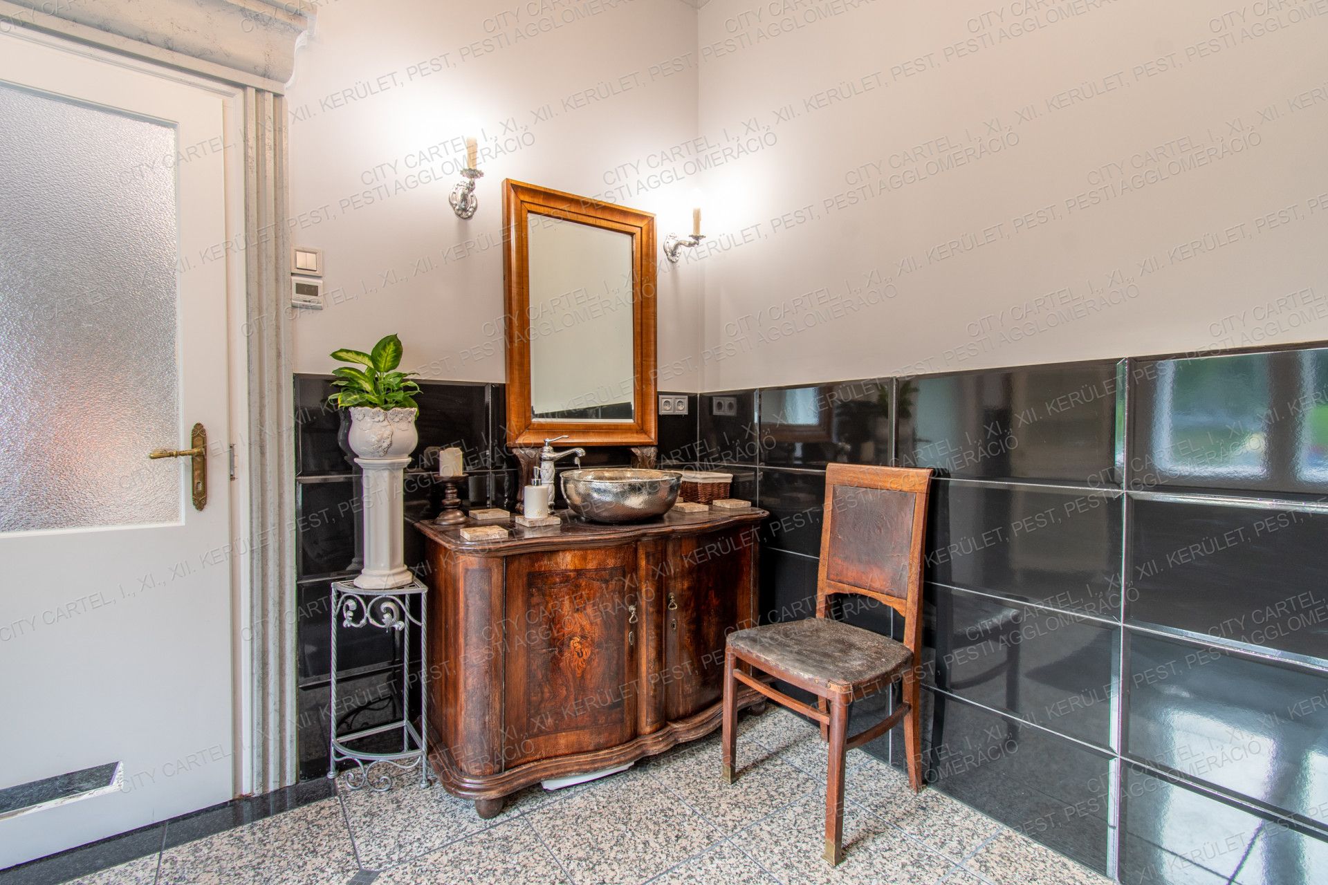 A fájl már létezik a célhelyen: import/kepek/vizjeles_4500792.jpg
For sale house Tahitótfalu  850 m<sup>2</sup> 4000 EUR