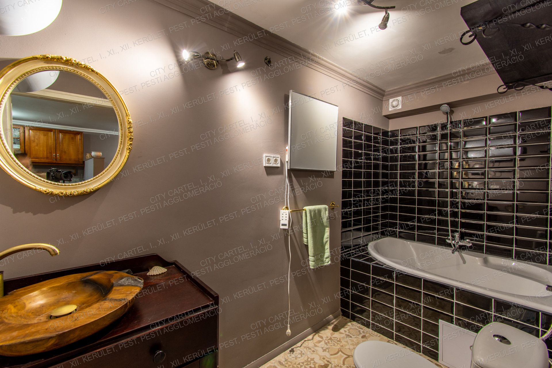 A fájl már létezik a célhelyen: import/kepek/vizjeles_4500812.jpg
For sale house Tahitótfalu  850 m<sup>2</sup> 4000 EUR