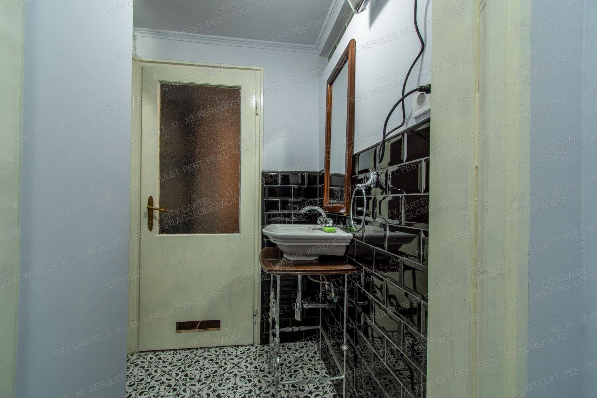 A fájl már létezik a célhelyen: import/kepek/vizjeles_4500820.jpg
For sale house Tahitótfalu  850 m<sup>2</sup> 4000 EUR