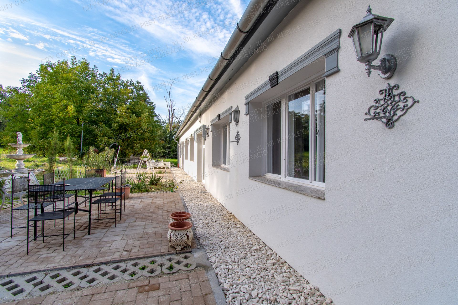 A fájl már létezik a célhelyen: import/kepek/vizjeles_4500835.jpg
For sale house Tahitótfalu  850 m<sup>2</sup> 1750000 EUR