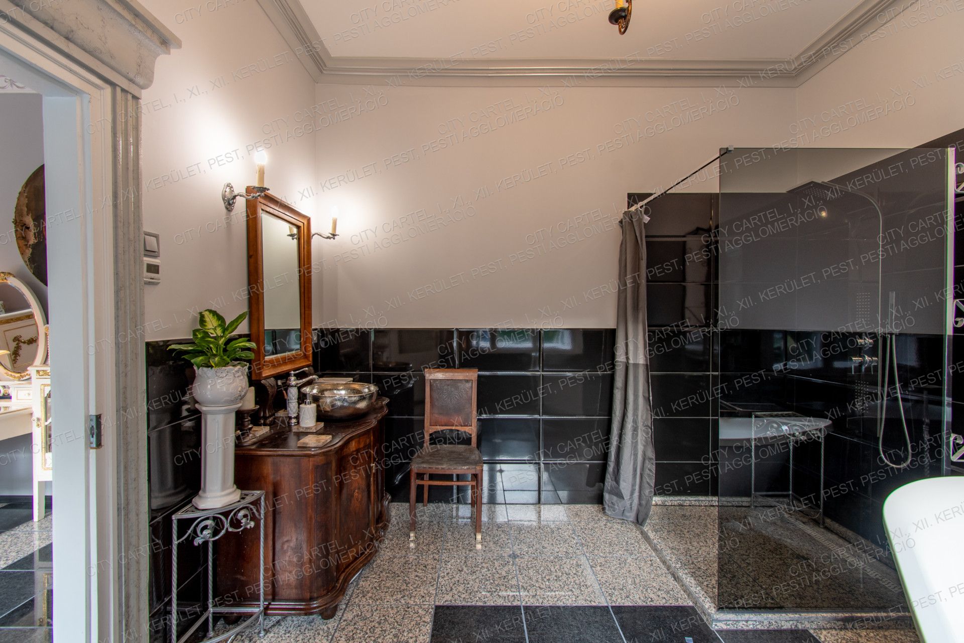 A fájl már létezik a célhelyen: import/kepek/vizjeles_4500881.jpg
For sale house Tahitótfalu  850 m<sup>2</sup> 1750000 EUR