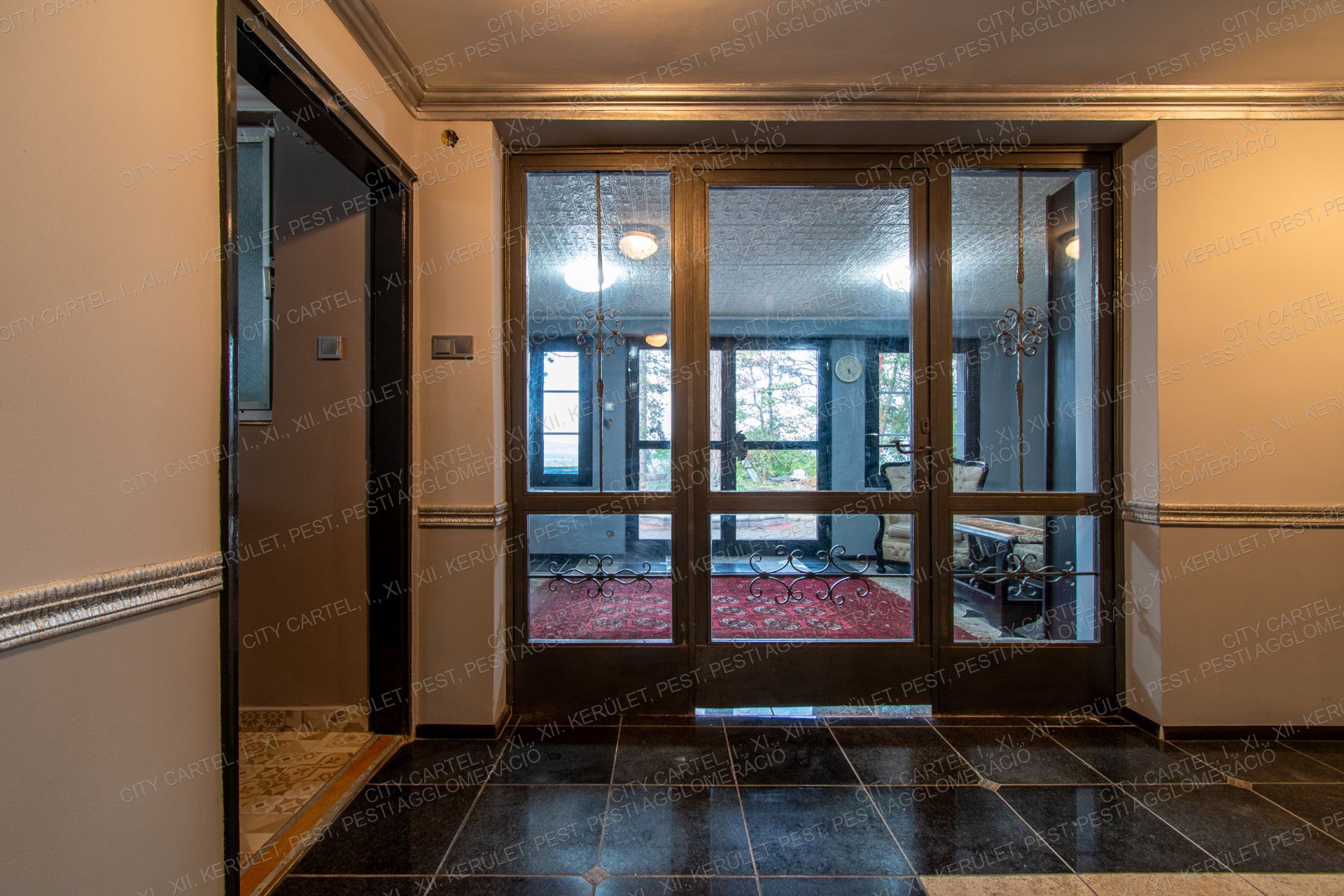 A fájl már létezik a célhelyen: import/kepek/vizjeles_4500914.jpg
For sale house Tahitótfalu  850 m<sup>2</sup> 1750000 EUR