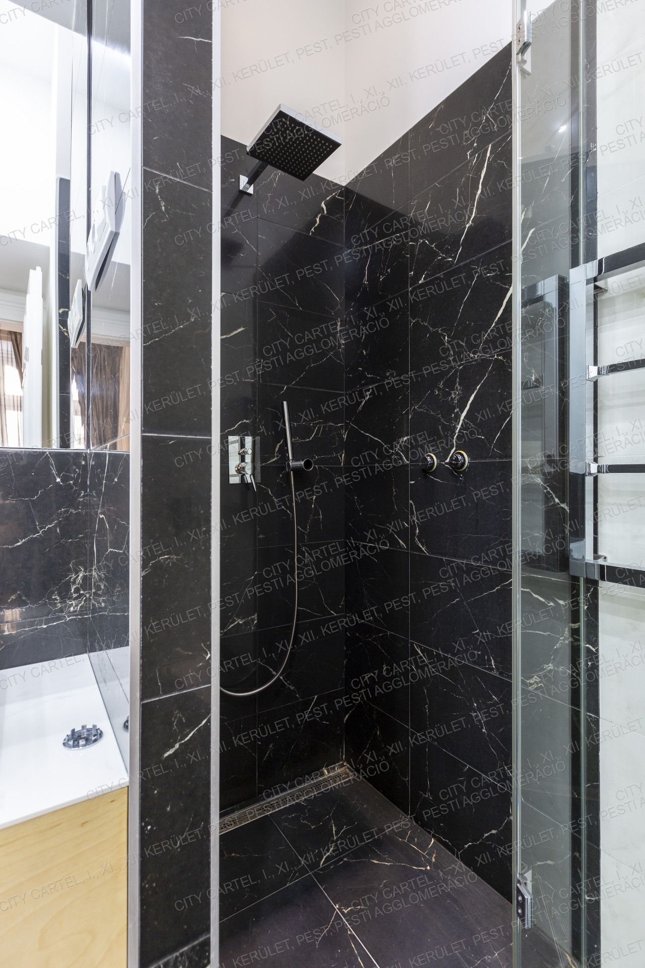 A fájl már létezik a célhelyen: import/kepek/vizjeles_4530610.jpg
Eladó Téglalakás Budapest, VI. kerület  186 m<sup>2</sup> 5000 EUR