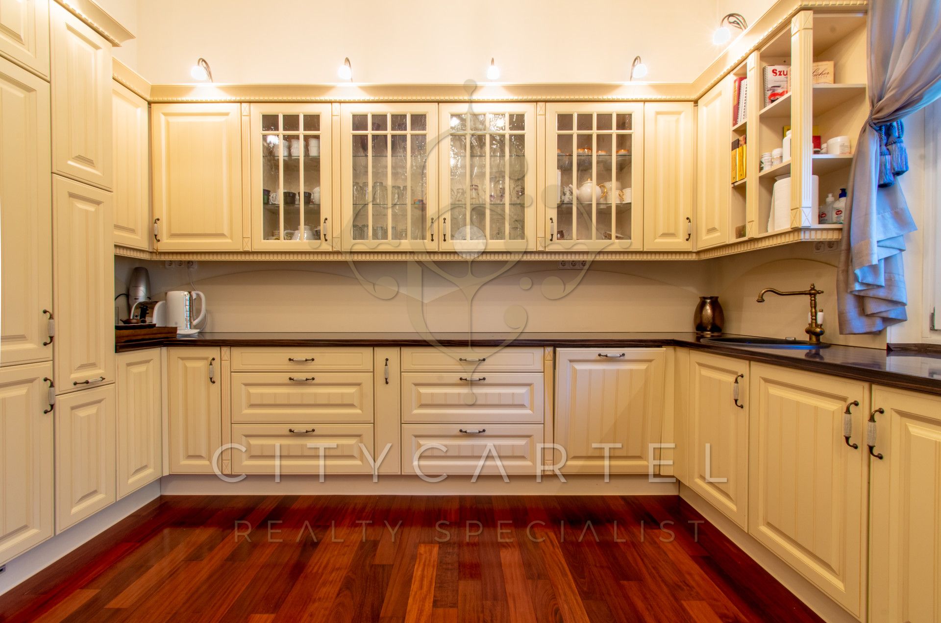 A fájl már létezik a célhelyen: import/kepek/vizjeles_4570315.jpg
For sale house Budapest, II. kerület  510 m<sup>2</sup> 2800000 EUR