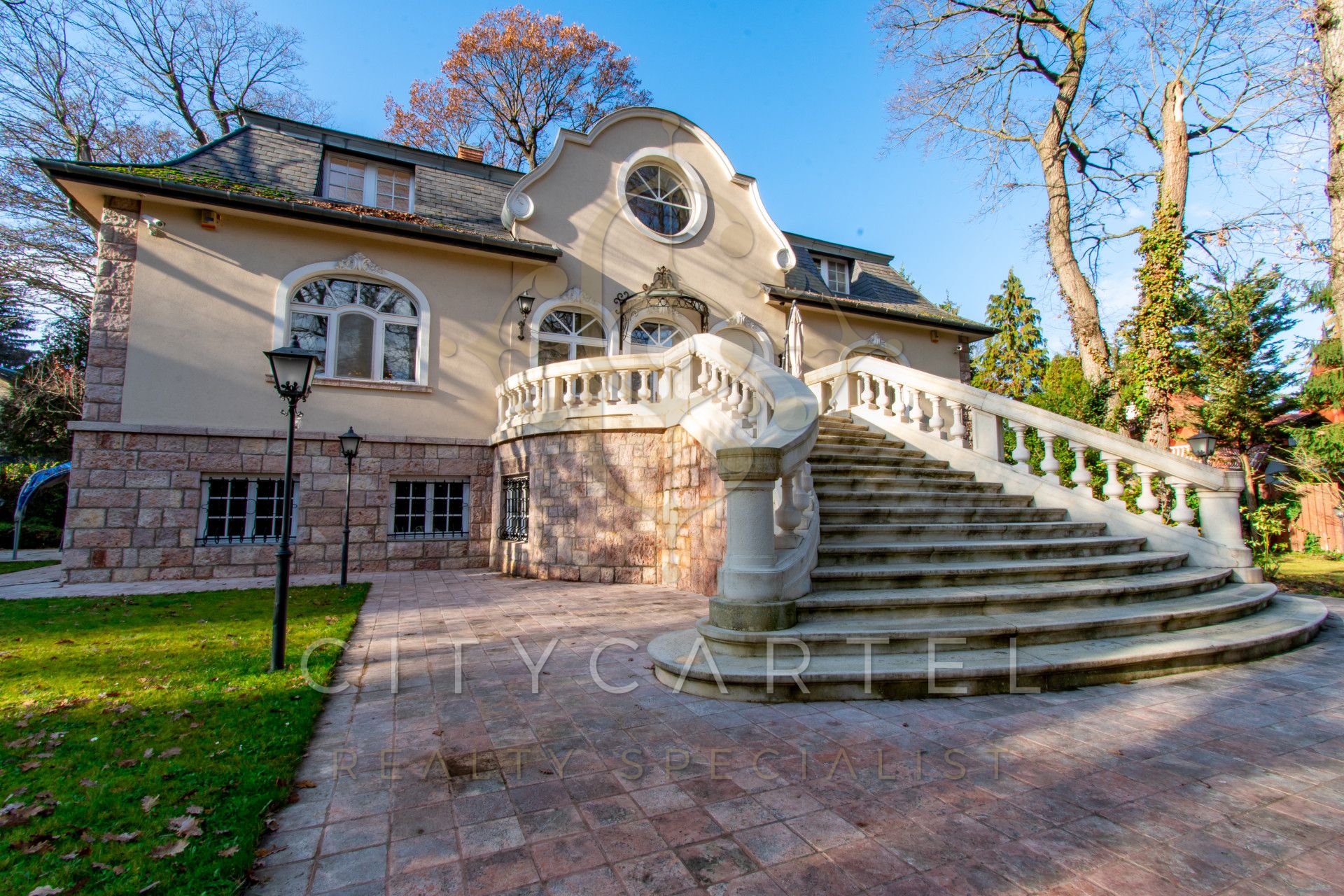 A fájl már létezik a célhelyen: import/kepek/vizjeles_4570401.jpg
For sale house Budapest, II. kerület  510 m<sup>2</sup> 2800000 EUR