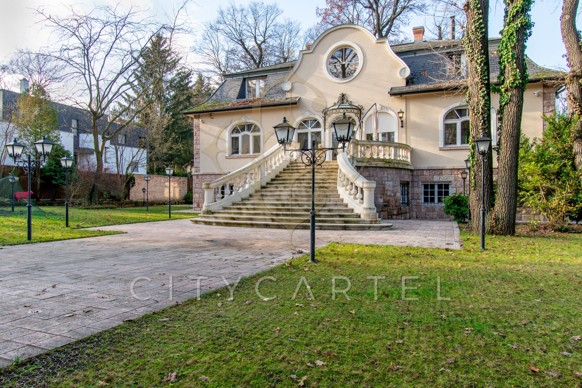 A fájl már létezik a célhelyen: import/kepek/vizjeles_4570402.jpg
For sale house Budapest, II. kerület  510 m<sup>2</sup> 2800000 EUR