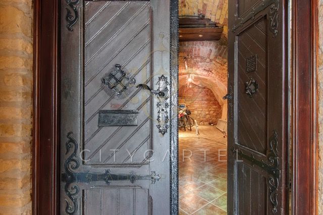 A fájl már létezik a célhelyen: import/kepek/vizjeles_4581592.jpg
For sale Villa, castle, mansion Budapest, XII. kerület  400 m<sup>2</sup> 4500000 EUR