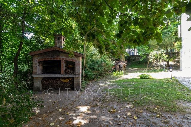 A fájl már létezik a célhelyen: import/kepek/vizjeles_4581593.jpg
For sale Villa, castle, mansion Budapest, XII. kerület  400 m<sup>2</sup> 4500000 EUR