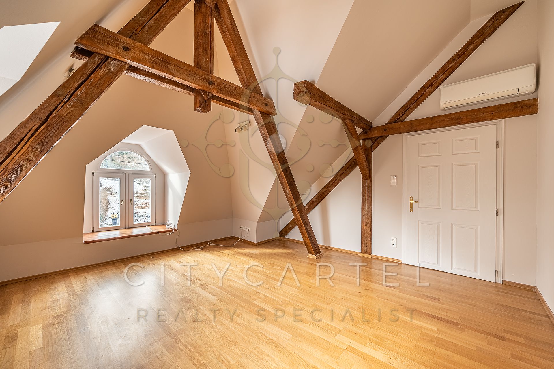 A fájl már létezik a célhelyen: import/kepek/vizjeles_4581659.jpg
For sale Villa, castle, mansion Budapest, XII. kerület  400 m<sup>2</sup> 4500000 EUR
