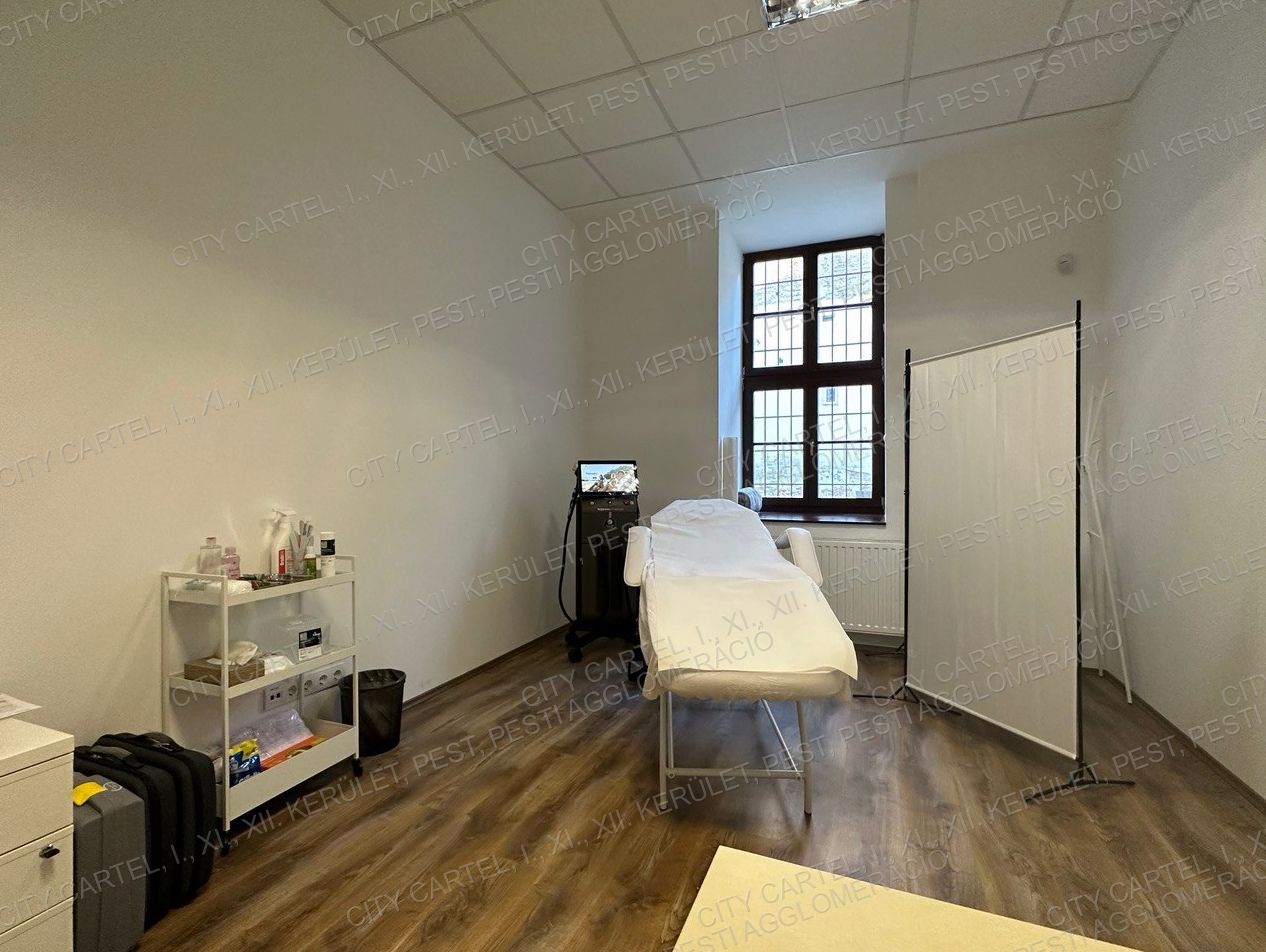 A fájl már létezik a célhelyen: import/kepek/vizjeles_4598763.jpg
Eladó üzlethelyiség Budapest, V. kerület  23 m<sup>2</sup> 900 EUR