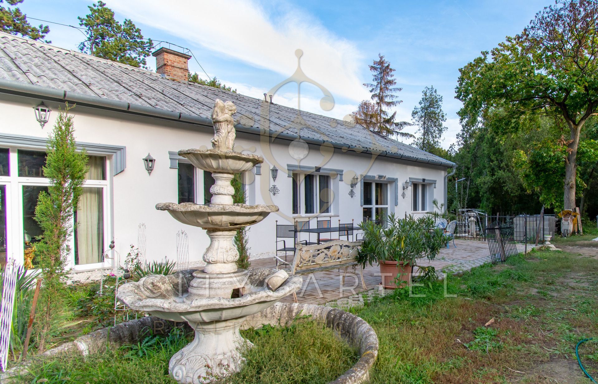 A fájl már létezik a célhelyen: import/kepek/vizjeles_4624902.jpg
For sale house Tahitótfalu  850 m<sup>2</sup> 1350000 EUR