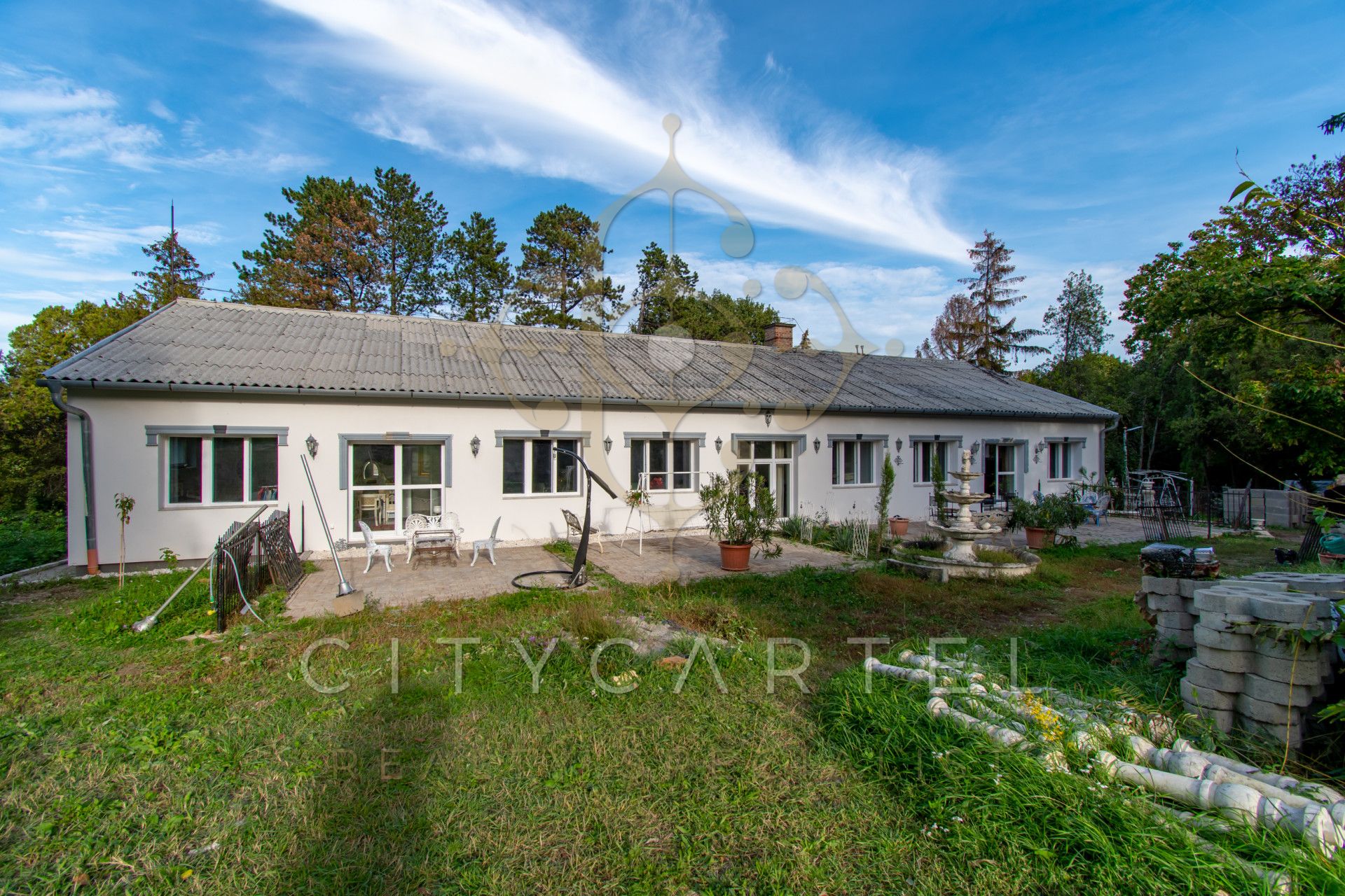 A fájl már létezik a célhelyen: import/kepek/vizjeles_4624905.jpg
For sale house Tahitótfalu  850 m<sup>2</sup> 1350000 EUR