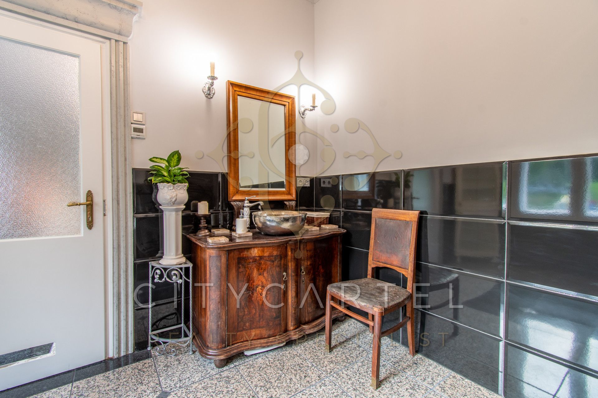 A fájl már létezik a célhelyen: import/kepek/vizjeles_4624960.jpg
For sale house Tahitótfalu  850 m<sup>2</sup> 1350000 EUR