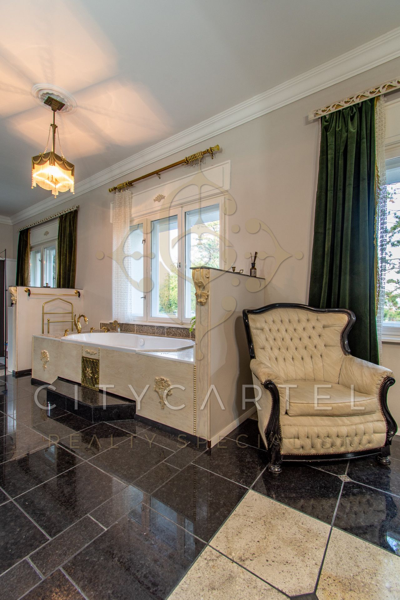 A fájl már létezik a célhelyen: import/kepek/vizjeles_4624964.jpg
For sale house Tahitótfalu  850 m<sup>2</sup> 1350000 EUR