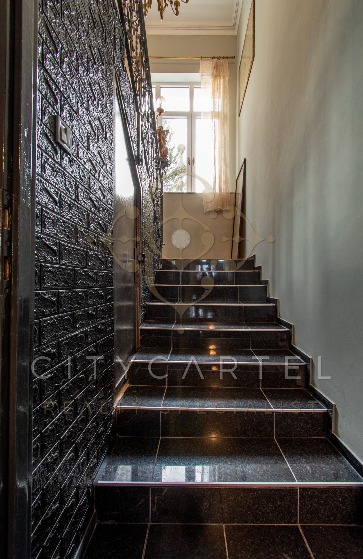 A fájl már létezik a célhelyen: import/kepek/vizjeles_4624989.jpg
For sale house Tahitótfalu  850 m<sup>2</sup> 1350000 EUR