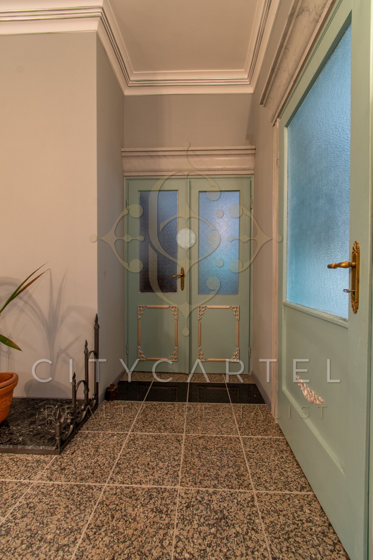 A fájl már létezik a célhelyen: import/kepek/vizjeles_4624990.jpg
For sale house Tahitótfalu  850 m<sup>2</sup> 1350000 EUR