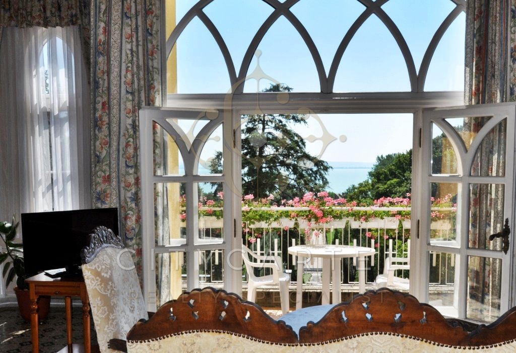 A fájl már létezik a célhelyen: import/kepek/vizjeles_4629931.jpg
Eladó Villa, kastély, kúria Zánka  1470 m<sup>2</sup> 2500000 EUR