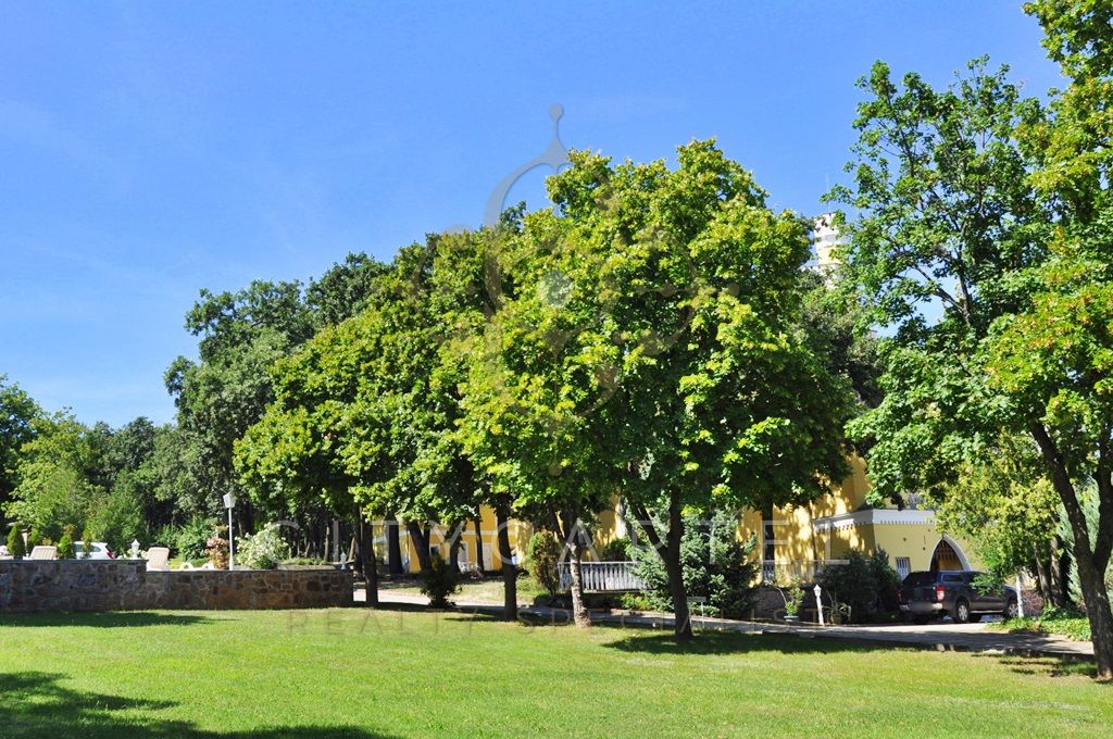 A fájl már létezik a célhelyen: import/kepek/vizjeles_4629967.jpg
Eladó Villa, kastély, kúria Zánka  1470 m<sup>2</sup> 2500000 EUR