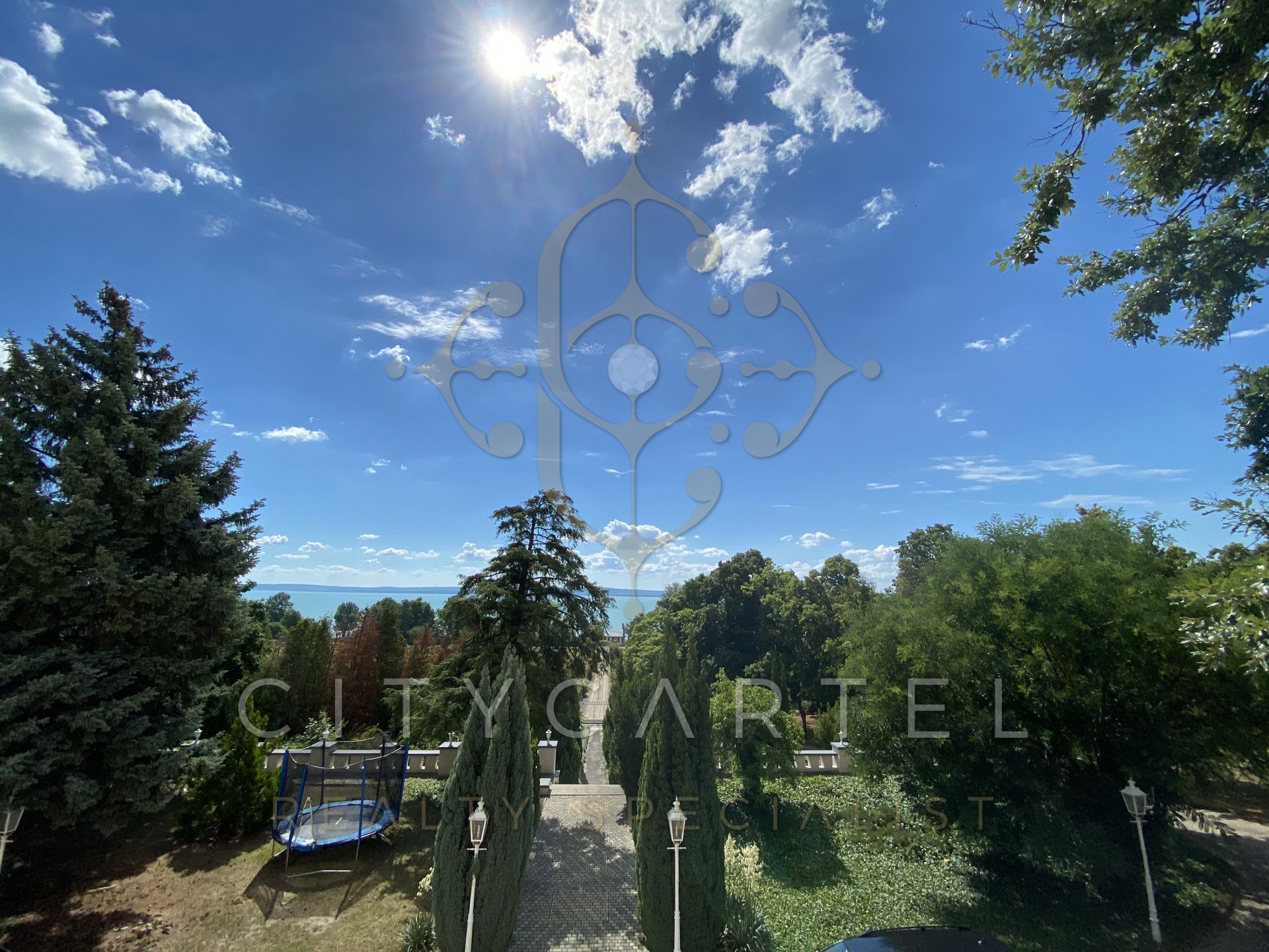 A fájl már létezik a célhelyen: import/kepek/vizjeles_4629979.jpg
Eladó Villa, kastély, kúria Zánka  1470 m<sup>2</sup> 2500000 EUR