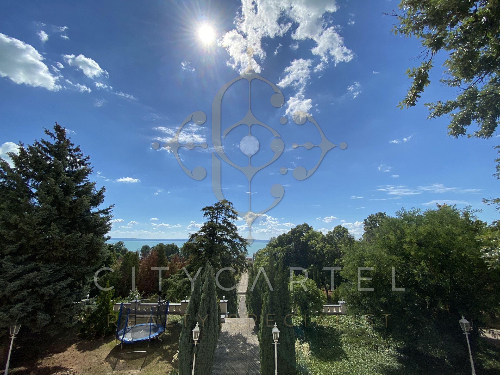 A fájl már létezik a célhelyen: import/kepek/vizjeles_4629980.jpg
Eladó Villa, kastély, kúria Zánka  1470 m<sup>2</sup> 2500000 EUR