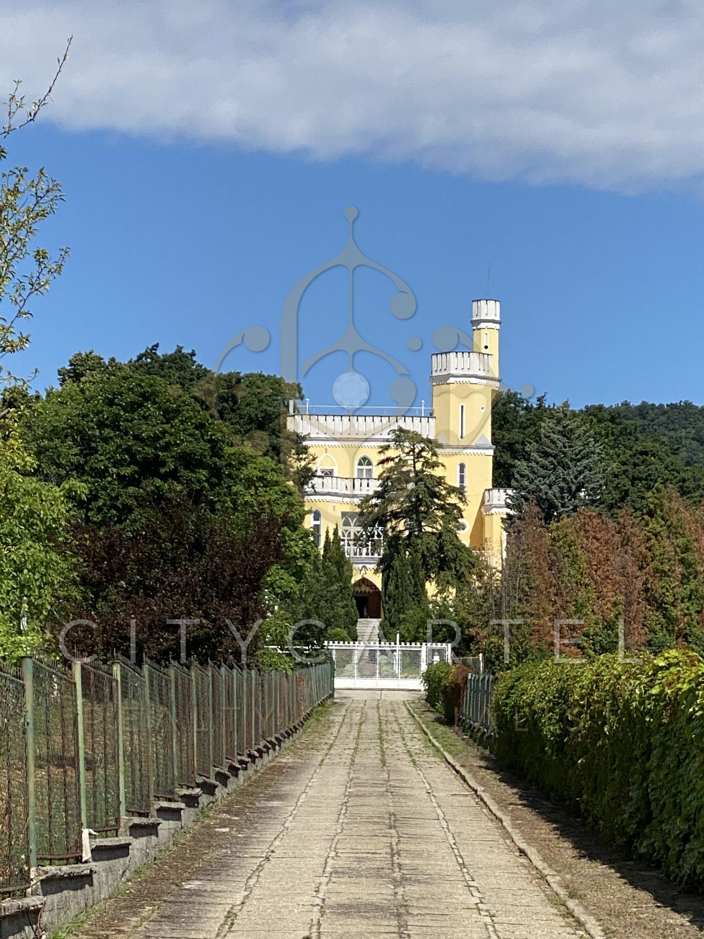 A fájl már létezik a célhelyen: import/kepek/vizjeles_4629985.jpg
Eladó Villa, kastély, kúria Zánka  1470 m<sup>2</sup> 2500000 EUR