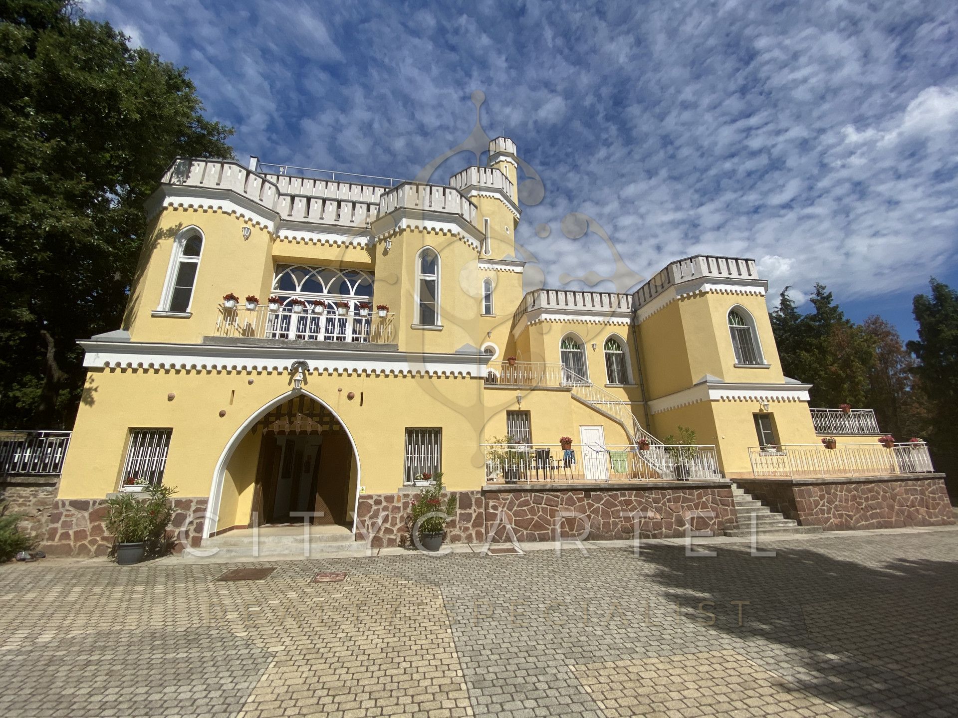 A fájl már létezik a célhelyen: import/kepek/vizjeles_4629992.jpg
Eladó Villa, kastély, kúria Zánka  1470 m<sup>2</sup> 2500000 EUR