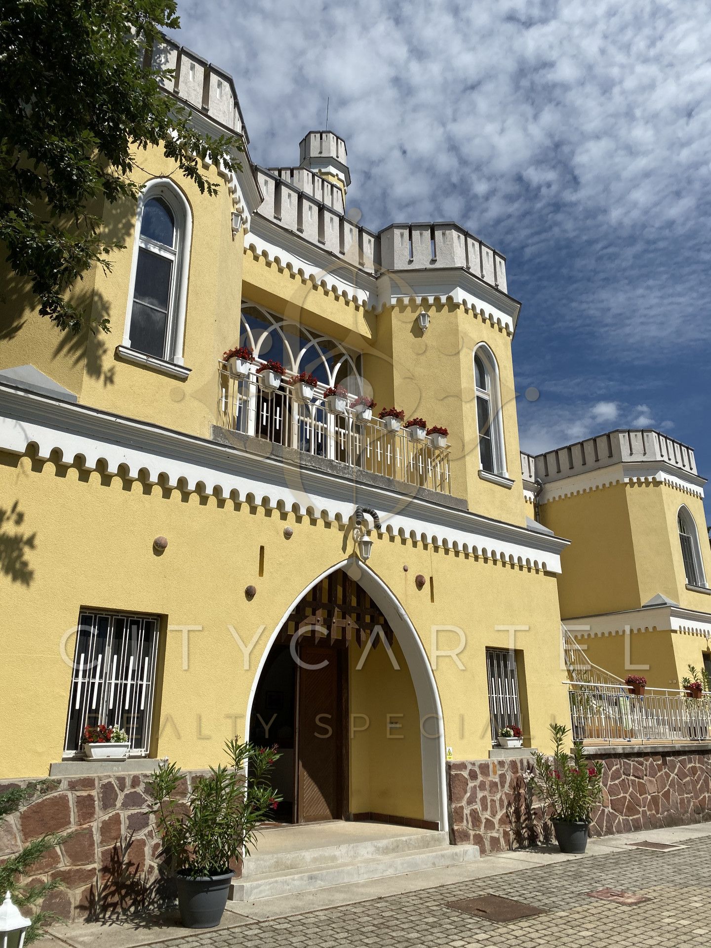A fájl már létezik a célhelyen: import/kepek/vizjeles_4629995.jpg
Eladó Villa, kastély, kúria Zánka  1470 m<sup>2</sup> 2500000 EUR
