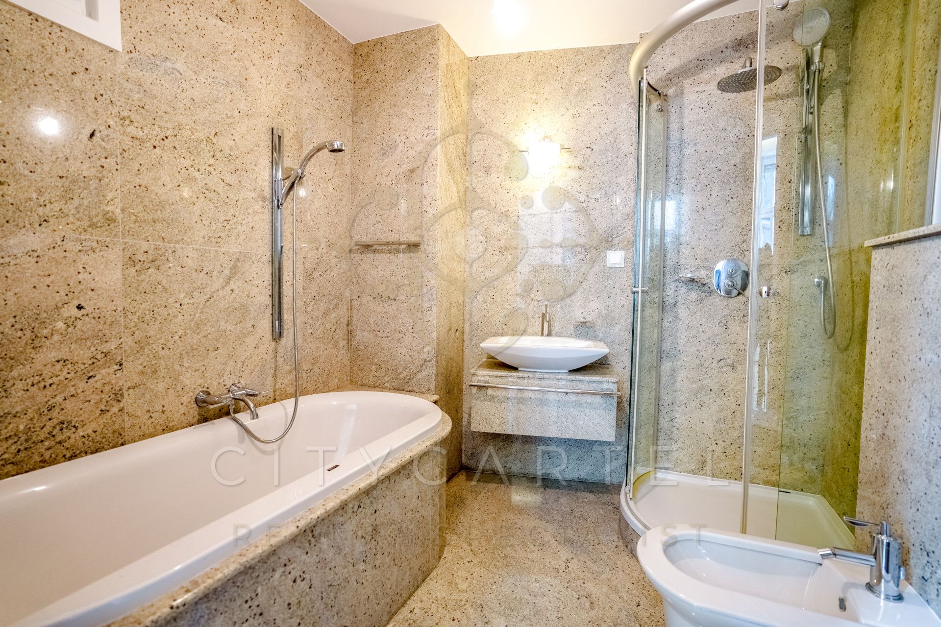 A fájl már létezik a célhelyen: import/kepek/vizjeles_4730211.jpg
Eladó Téglalakás Budapest, V. kerület  180 m<sup>2</sup> 7000 EUR