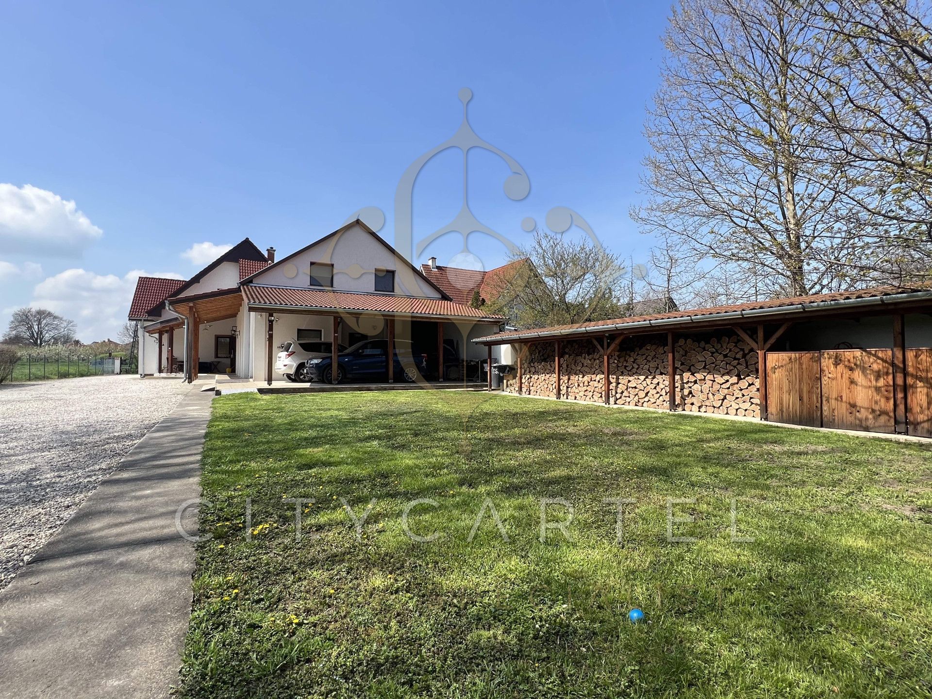 A fájl már létezik a célhelyen: import/kepek/vizjeles_4750131.jpg
For sale house Siófok  385 m<sup>2</sup> 139.9 millió Ft