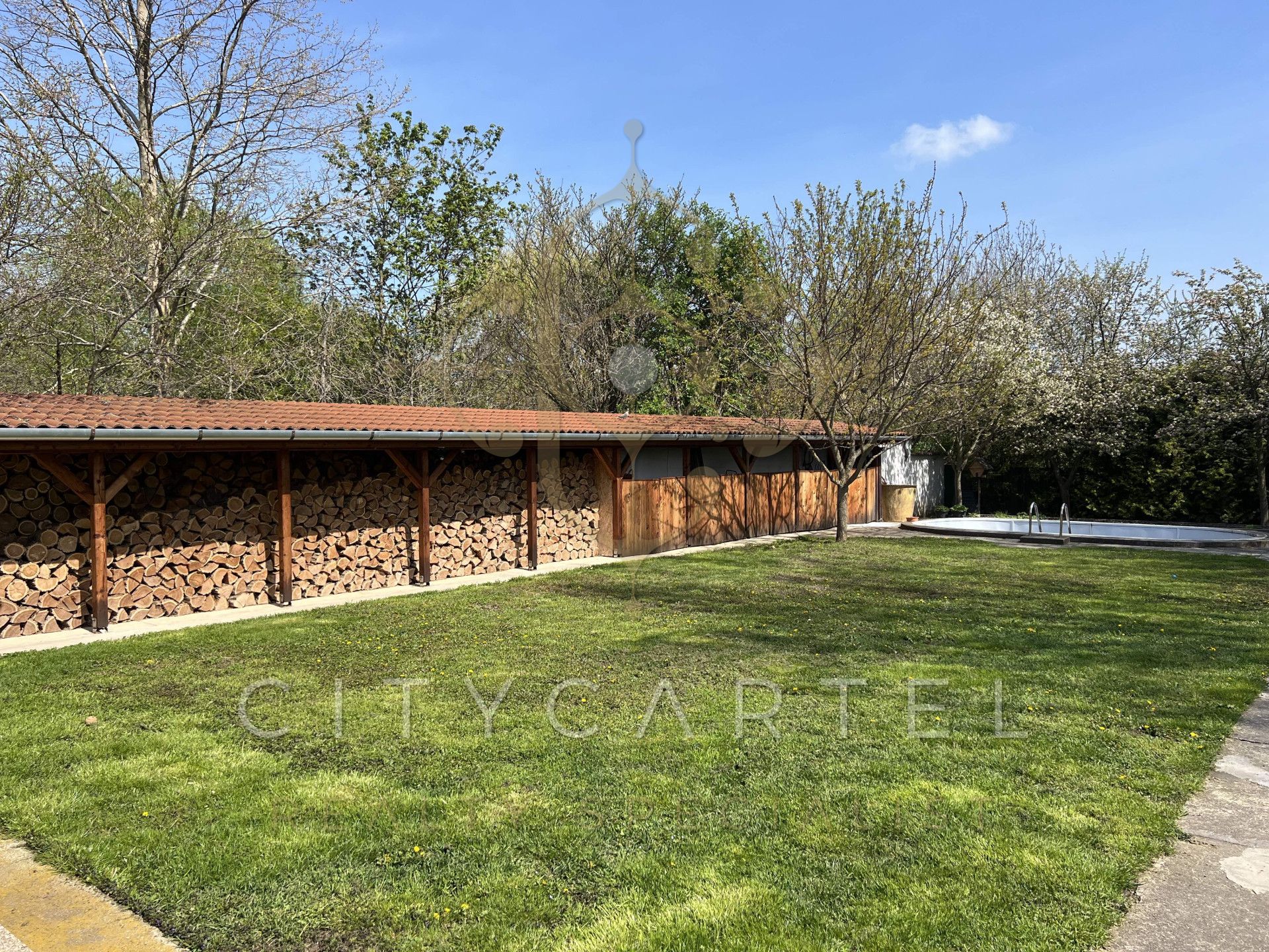 A fájl már létezik a célhelyen: import/kepek/vizjeles_4750132.jpg
For sale house Siófok  385 m<sup>2</sup> 139.9 millió Ft