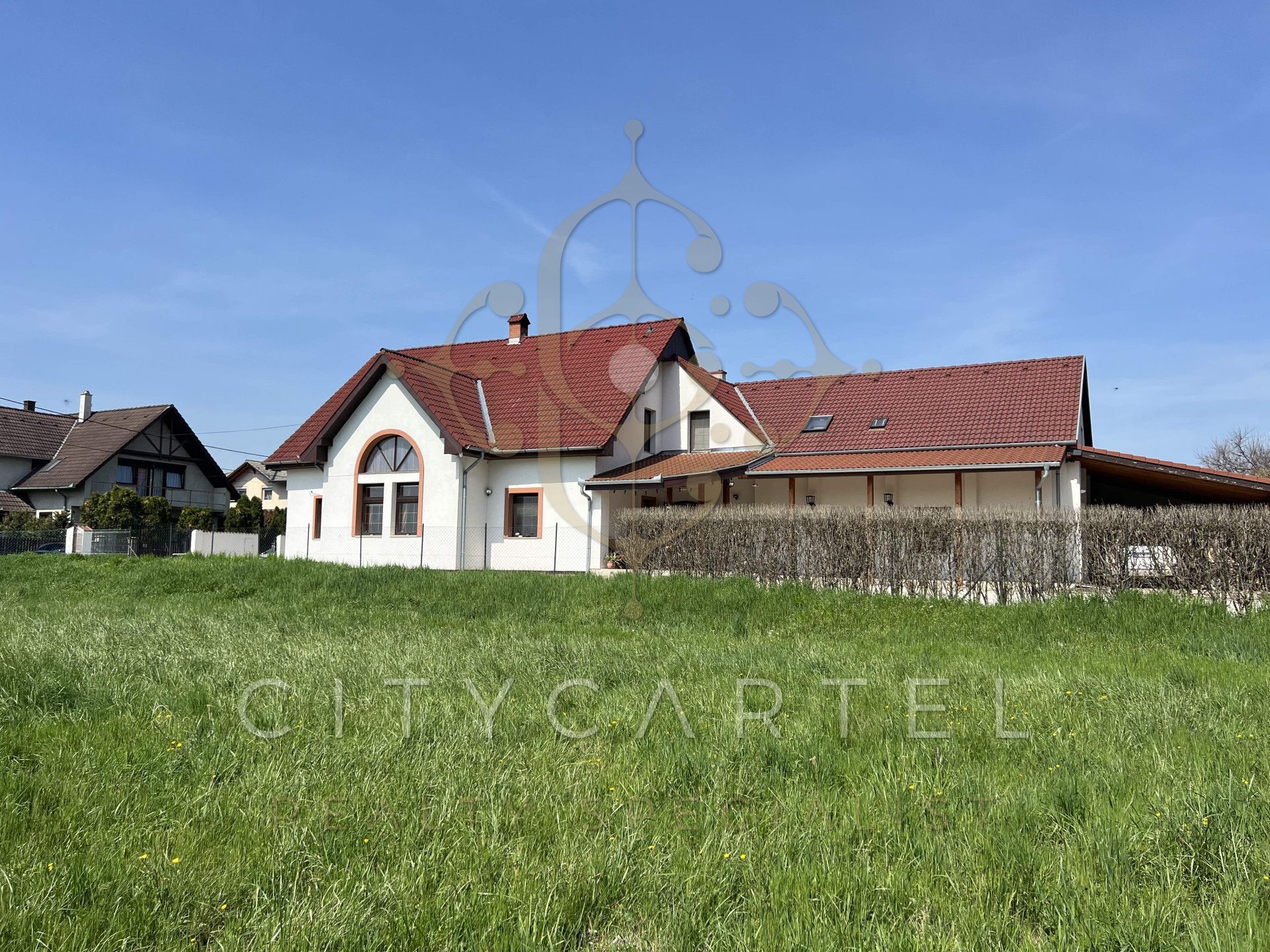 A fájl már létezik a célhelyen: import/kepek/vizjeles_4750138.jpg
For sale house Siófok  385 m<sup>2</sup> 139.9 millió Ft