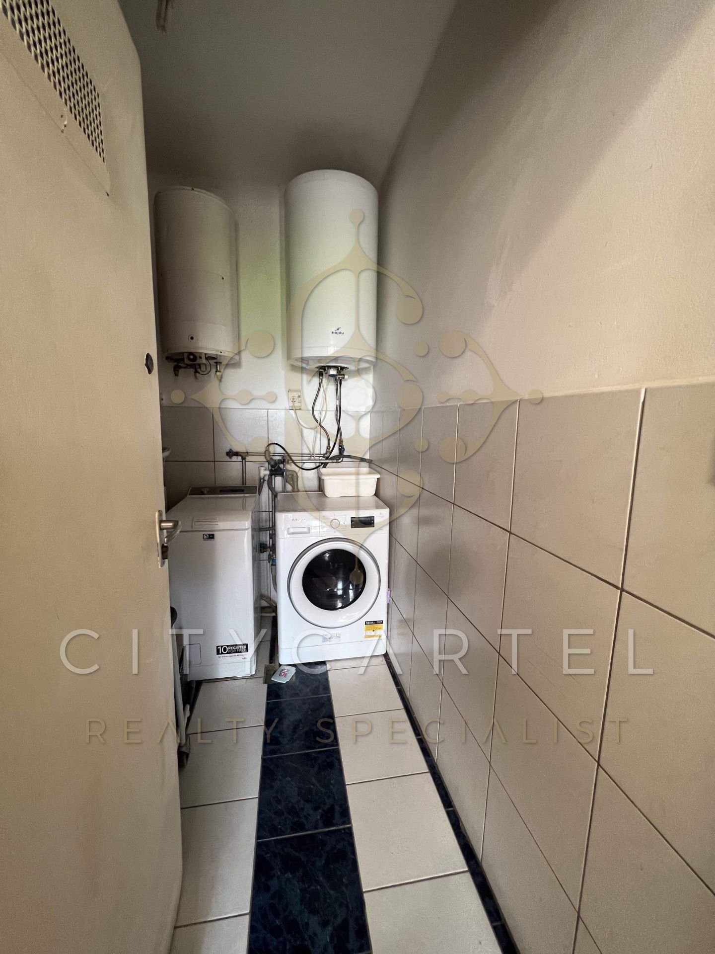 A fájl már létezik a célhelyen: import/kepek/vizjeles_4750140.jpg
For sale house Siófok  385 m<sup>2</sup> 139.9 millió Ft