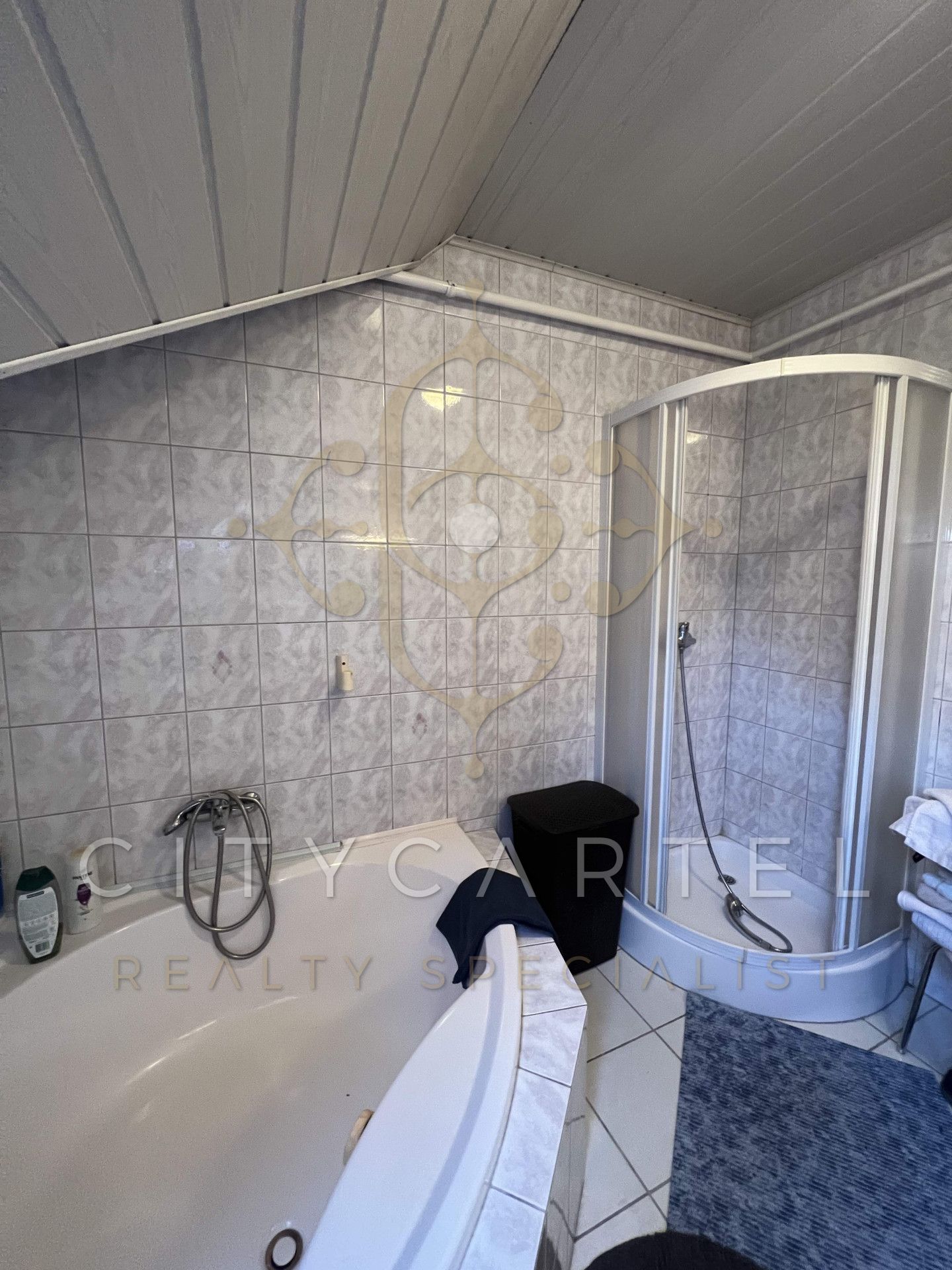 A fájl már létezik a célhelyen: import/kepek/vizjeles_4750153.jpg
For sale house Siófok  385 m<sup>2</sup> 139.9 millió Ft