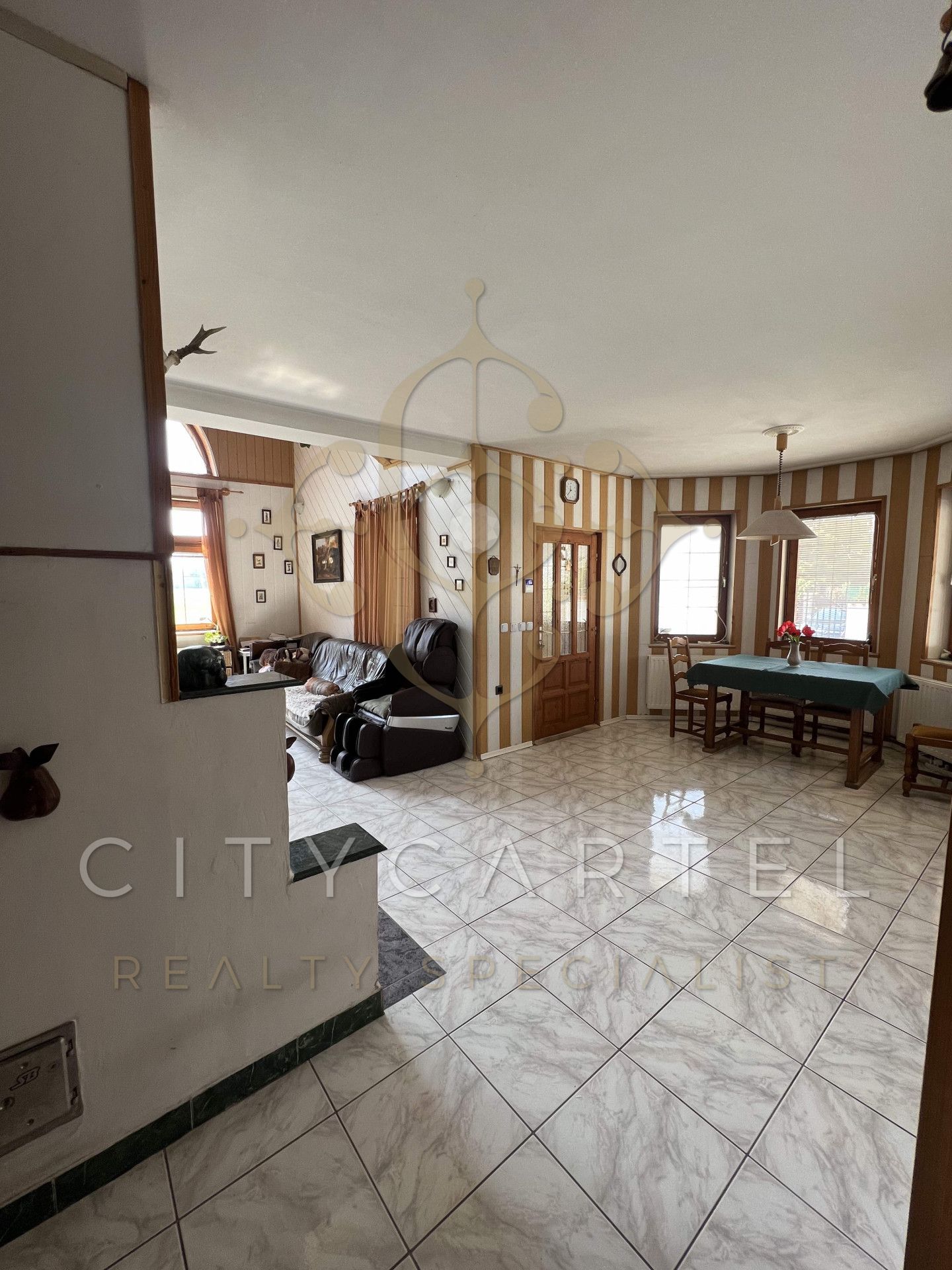 A fájl már létezik a célhelyen: import/kepek/vizjeles_4750158.jpg
For sale house Siófok  385 m<sup>2</sup> 139.9 millió Ft