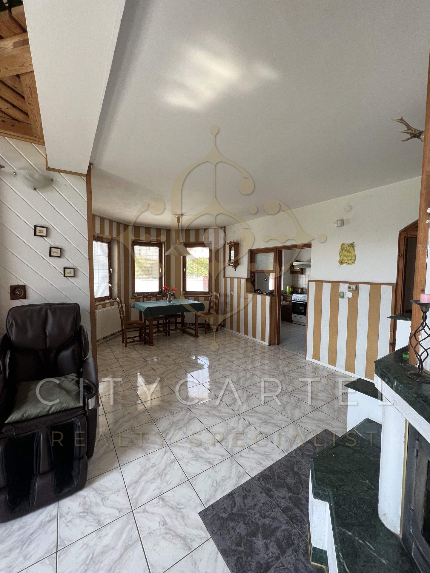 A fájl már létezik a célhelyen: import/kepek/vizjeles_4750159.jpg
For sale house Siófok  385 m<sup>2</sup> 139.9 millió Ft