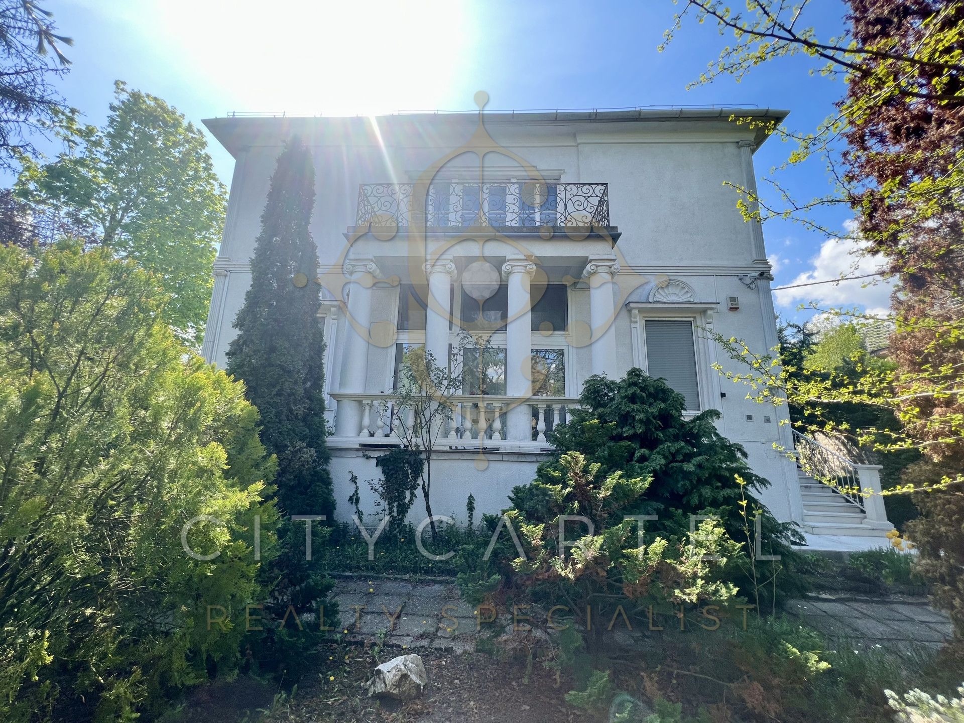 A fájl már létezik a célhelyen: import/kepek/vizjeles_4759799.jpg
For sale house Budapest, II. kerület  875 m<sup>2</sup> 1500 millió Ft
