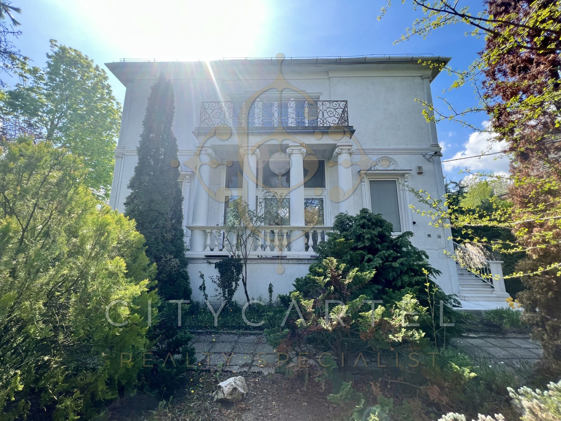 A fájl már létezik a célhelyen: import/kepek/vizjeles_4759802.jpg
For sale house Budapest, II. kerület  875 m<sup>2</sup> 1500 millió Ft