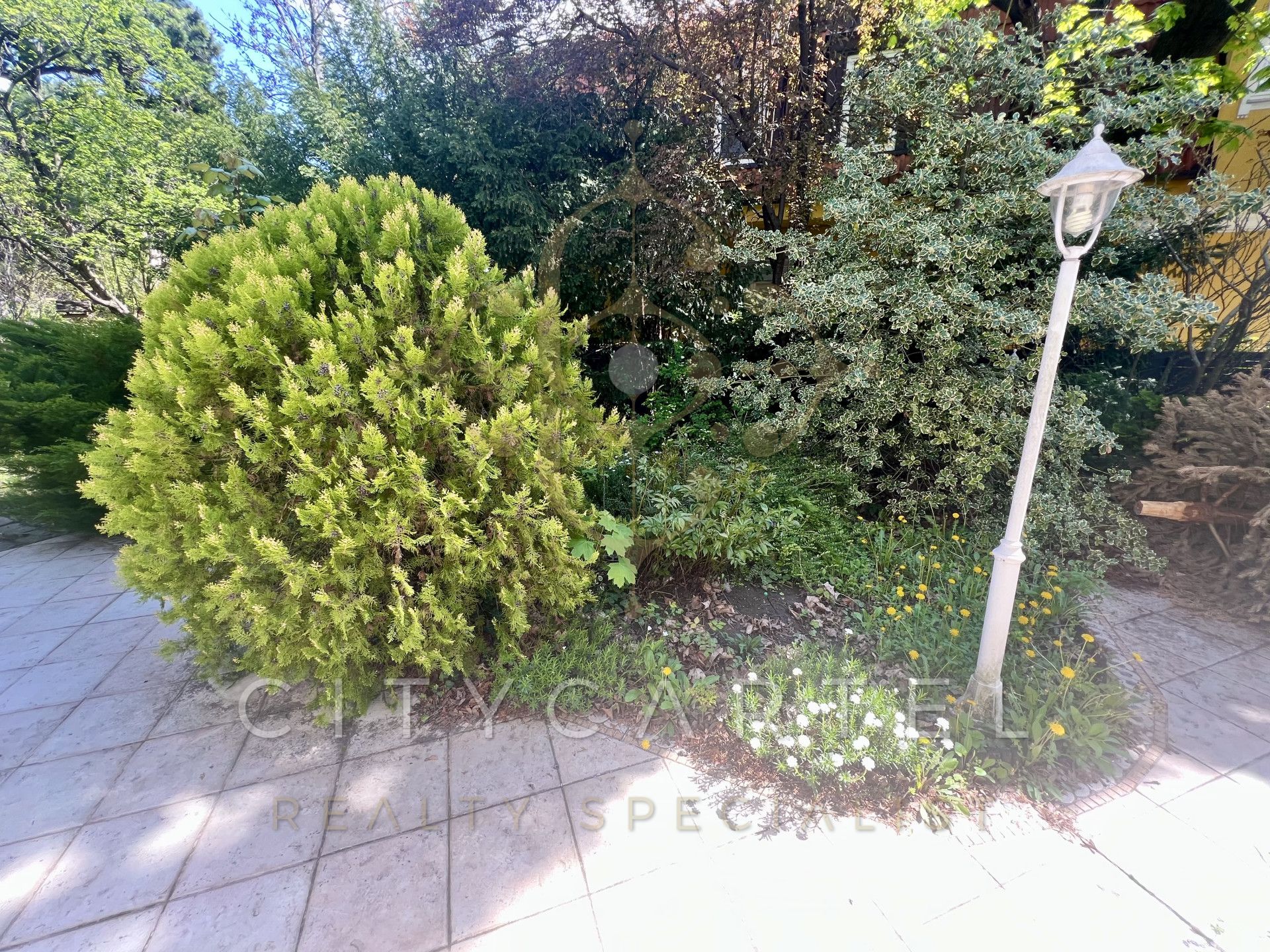A fájl már létezik a célhelyen: import/kepek/vizjeles_4759809.jpg
For sale house Budapest, II. kerület  875 m<sup>2</sup> 1500 millió Ft
