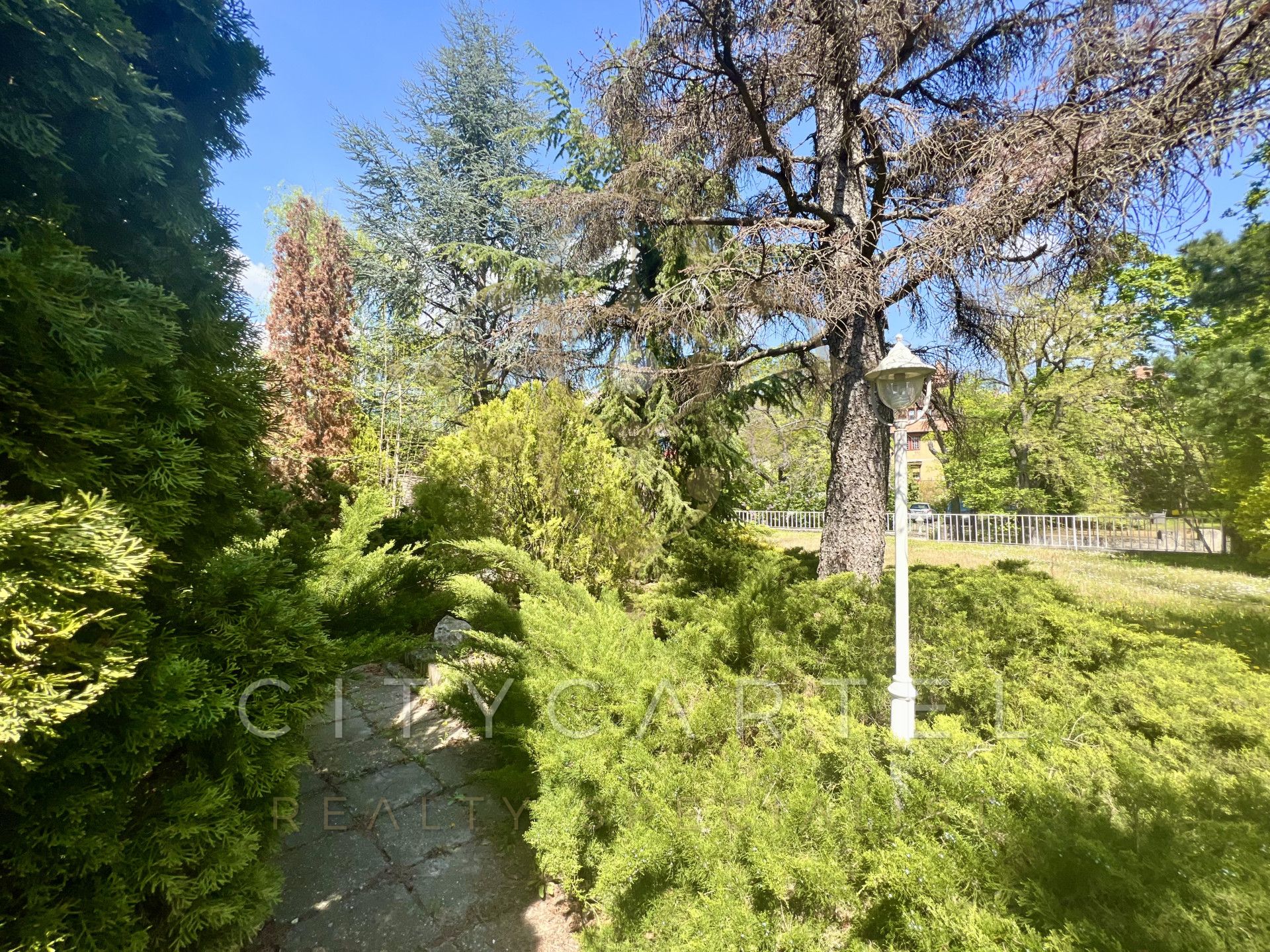 A fájl már létezik a célhelyen: import/kepek/vizjeles_4759819.jpg
For sale house Budapest, II. kerület  875 m<sup>2</sup> 1500 millió Ft