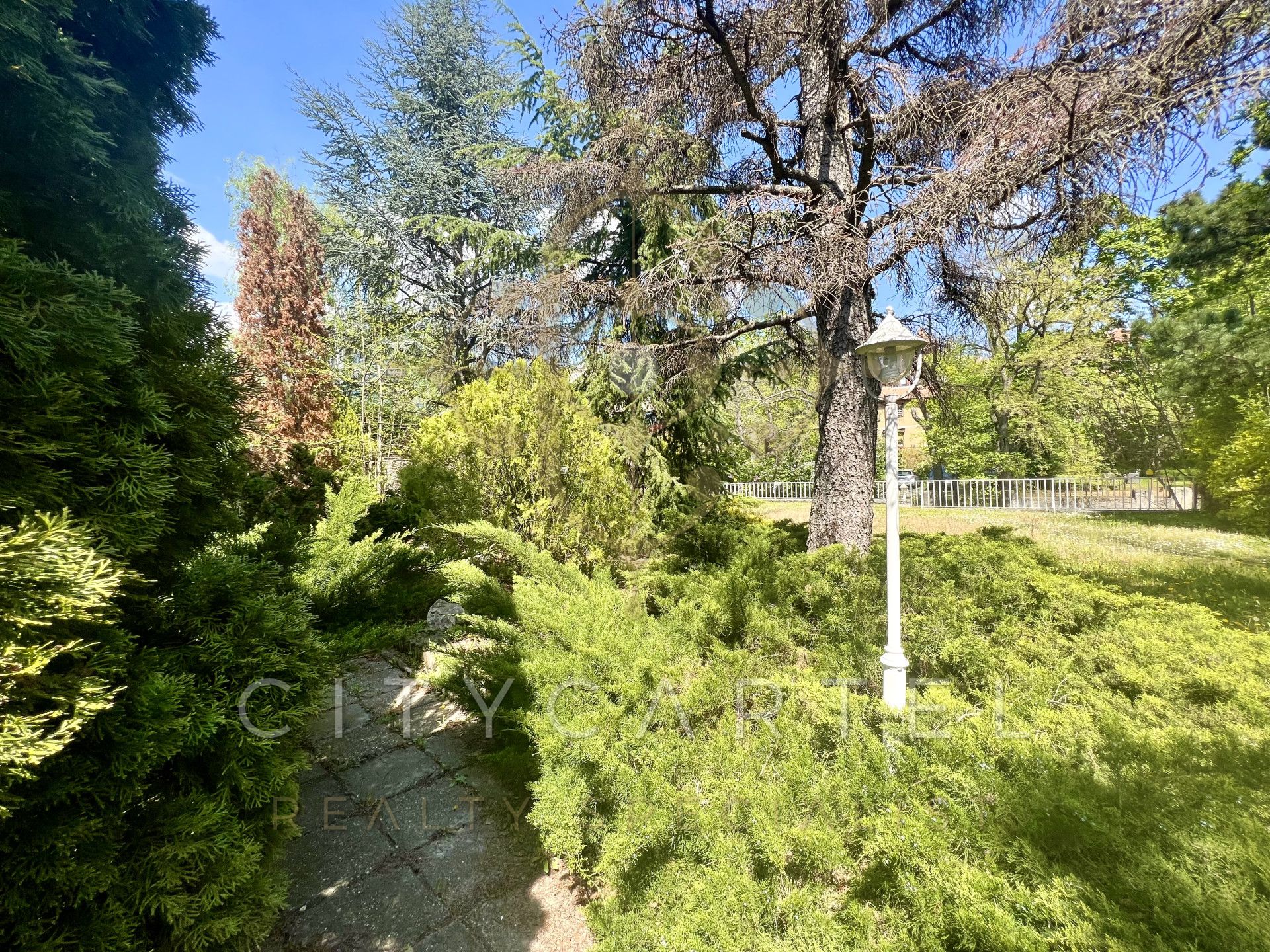 A fájl már létezik a célhelyen: import/kepek/vizjeles_4759824.jpg
For sale house Budapest, II. kerület  875 m<sup>2</sup> 1500 millió Ft