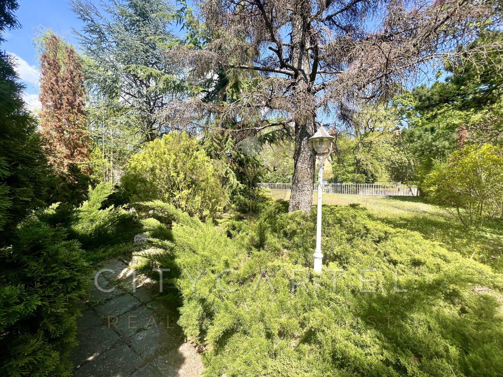 A fájl már létezik a célhelyen: import/kepek/vizjeles_4759825.jpg
For sale house Budapest, II. kerület  875 m<sup>2</sup> 1500 millió Ft