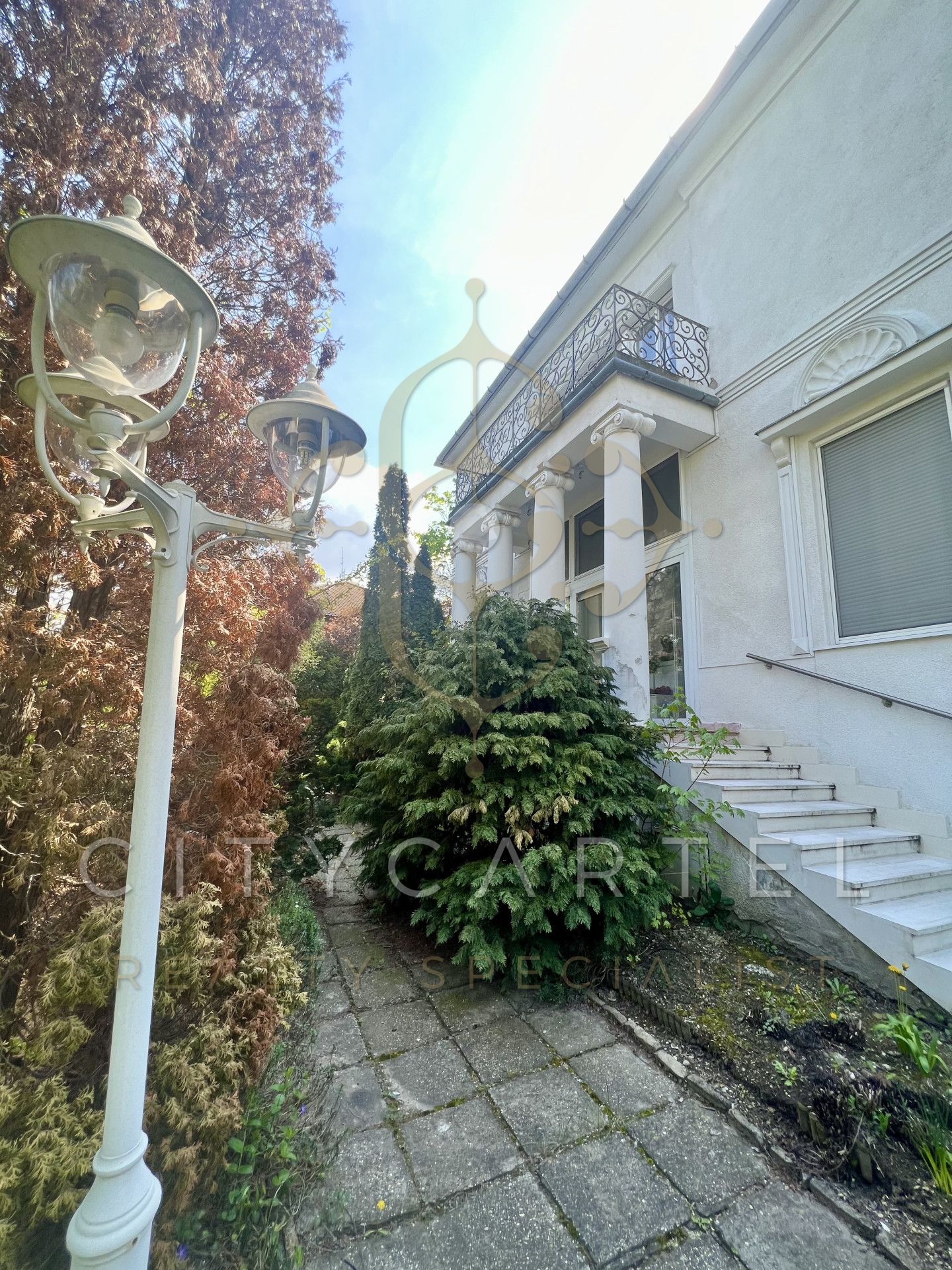 A fájl már létezik a célhelyen: import/kepek/vizjeles_4759833.jpg
For sale house Budapest, II. kerület  875 m<sup>2</sup> 1500 millió Ft