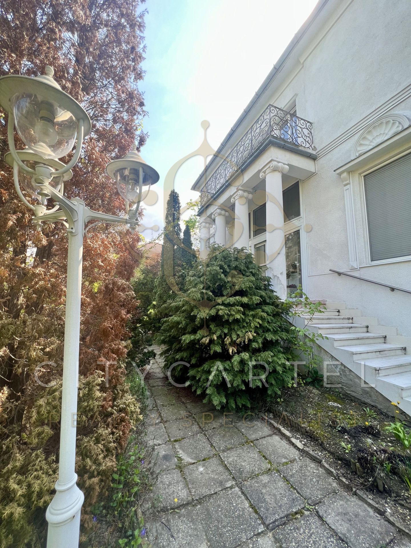 A fájl már létezik a célhelyen: import/kepek/vizjeles_4759836.jpg
For sale house Budapest, II. kerület  875 m<sup>2</sup> 1500 millió Ft