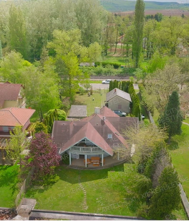 A fájl már létezik a célhelyen: import/kepek/vizjeles_4767614.jpg
For sale house Balatonszárszó  240 m<sup>2</sup> 10 millió Ft