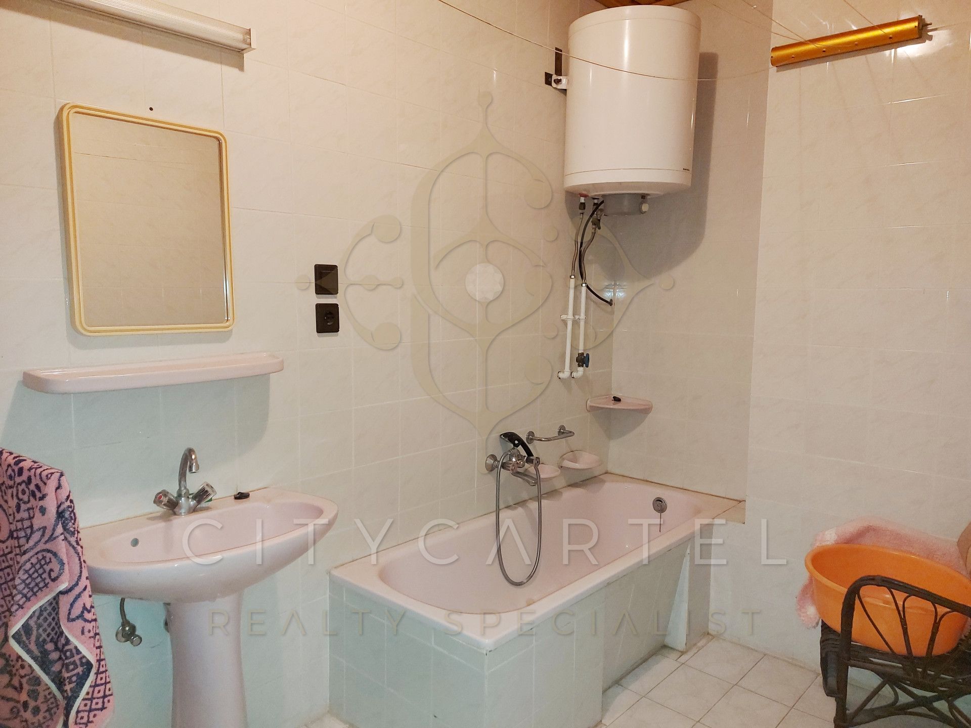 A fájl már létezik a célhelyen: import/kepek/vizjeles_4843153.jpg
For sale house Dunavecse  378 m<sup>2</sup> 88.49 millió Ft