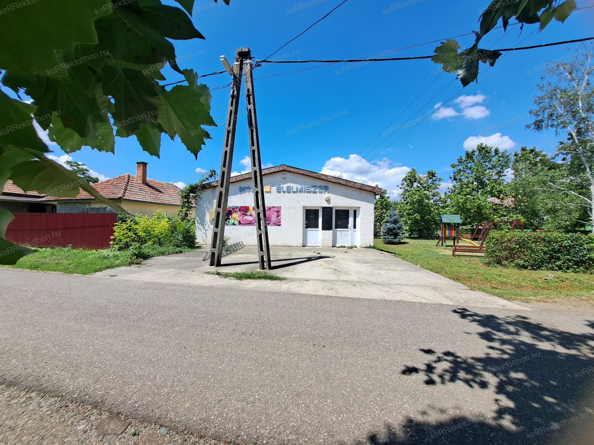 A fájl már létezik a célhelyen: import/kepek/vizjeles_4872849.jpg
Eladó üzlethelyiség Erk  202 m<sup>2</sup> 9.9 millió Ft