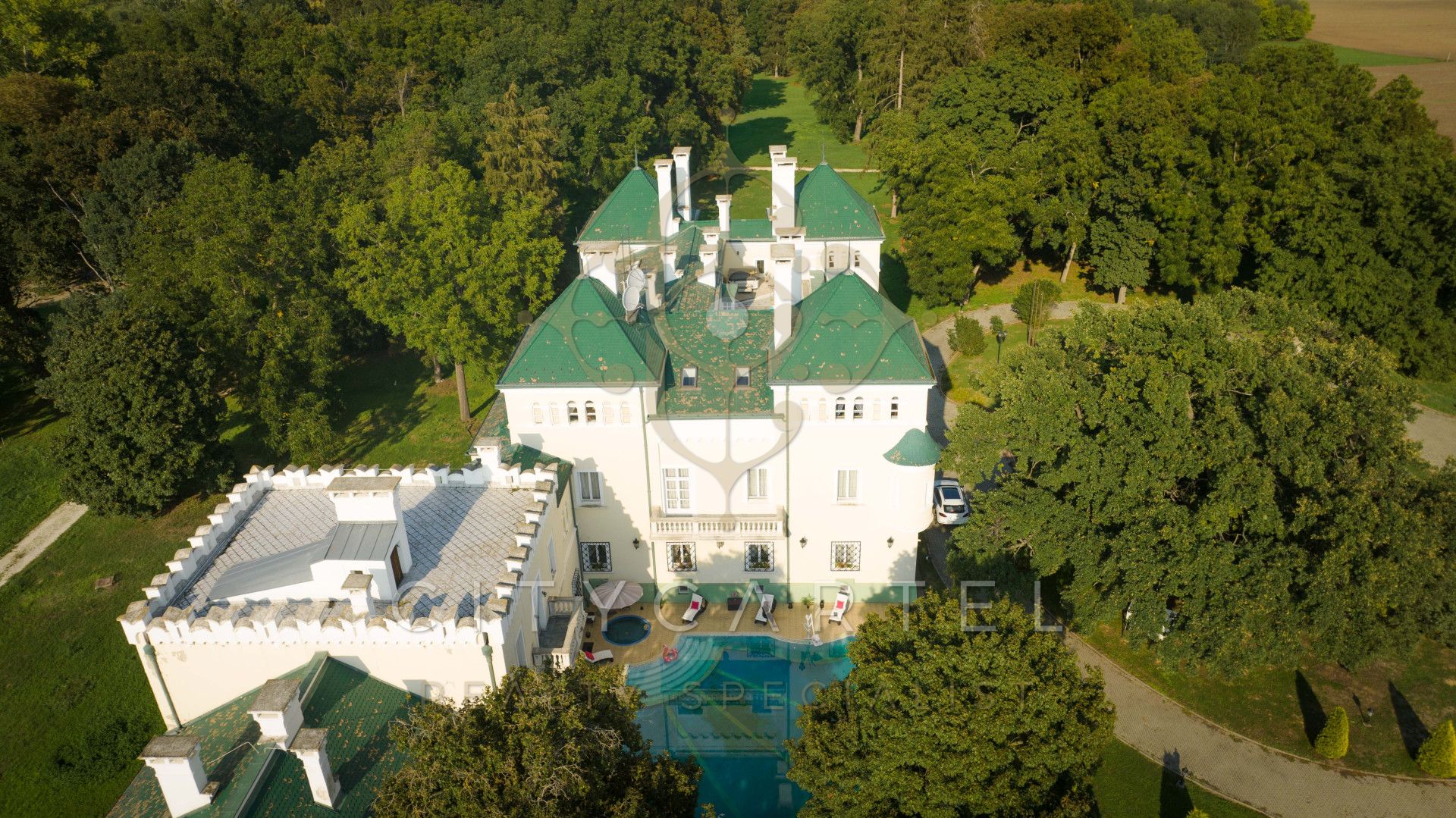 A fájl már létezik a célhelyen: import/kepek/vizjeles_4984654.jpg
Eladó Villa, kastély, kúria Acsa  3133 m<sup>2</sup> 13200000 EUR